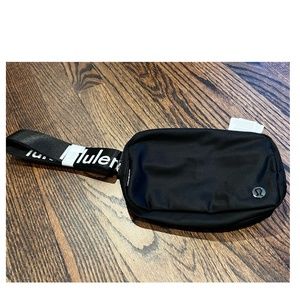 Lululemon Everywhere Belt Bag with Logo Strap